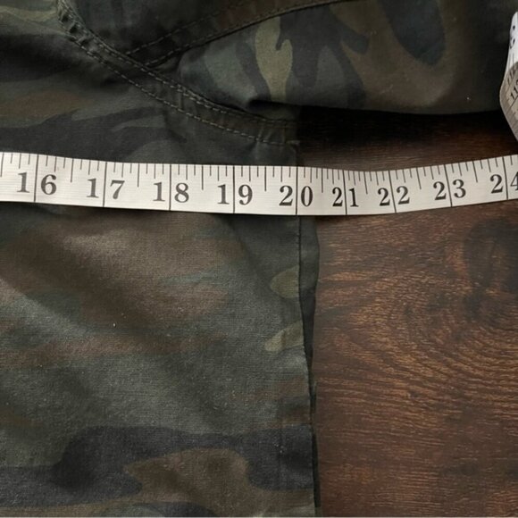 American Eagle AE Womens Camo Embroidered "LOVE" Hooded Jacket Size M utility - Picture 9 of 10